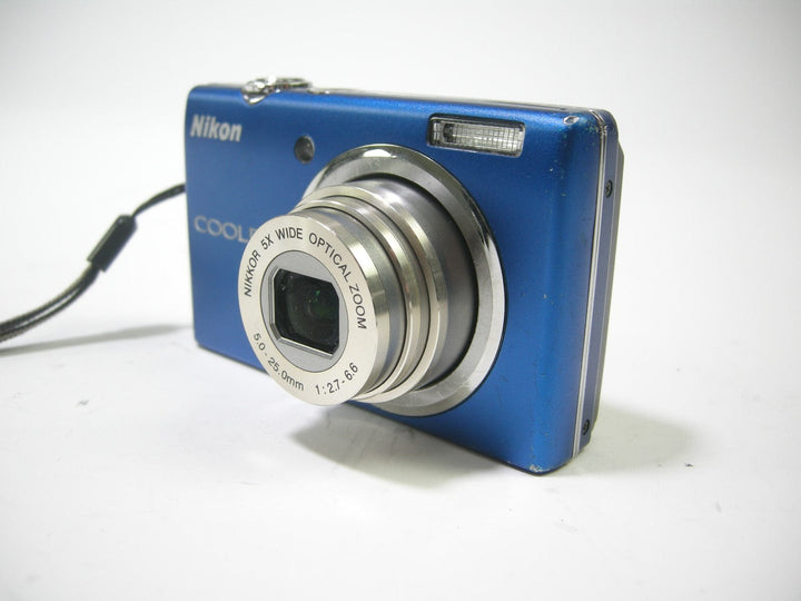 Nikon Coolpix S570 12.0mp Digital camera (Blue) Digital Cameras - Digital Point and Shoot Cameras Nikon 32002651