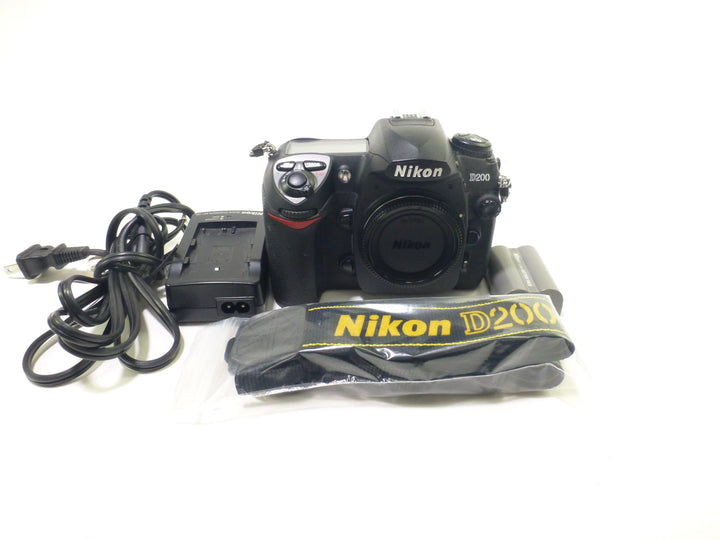 Nikon D200 DSLR Camera Body - Shutter count 4004 Digital Cameras - Digital SLR Cameras Nikon 3100416