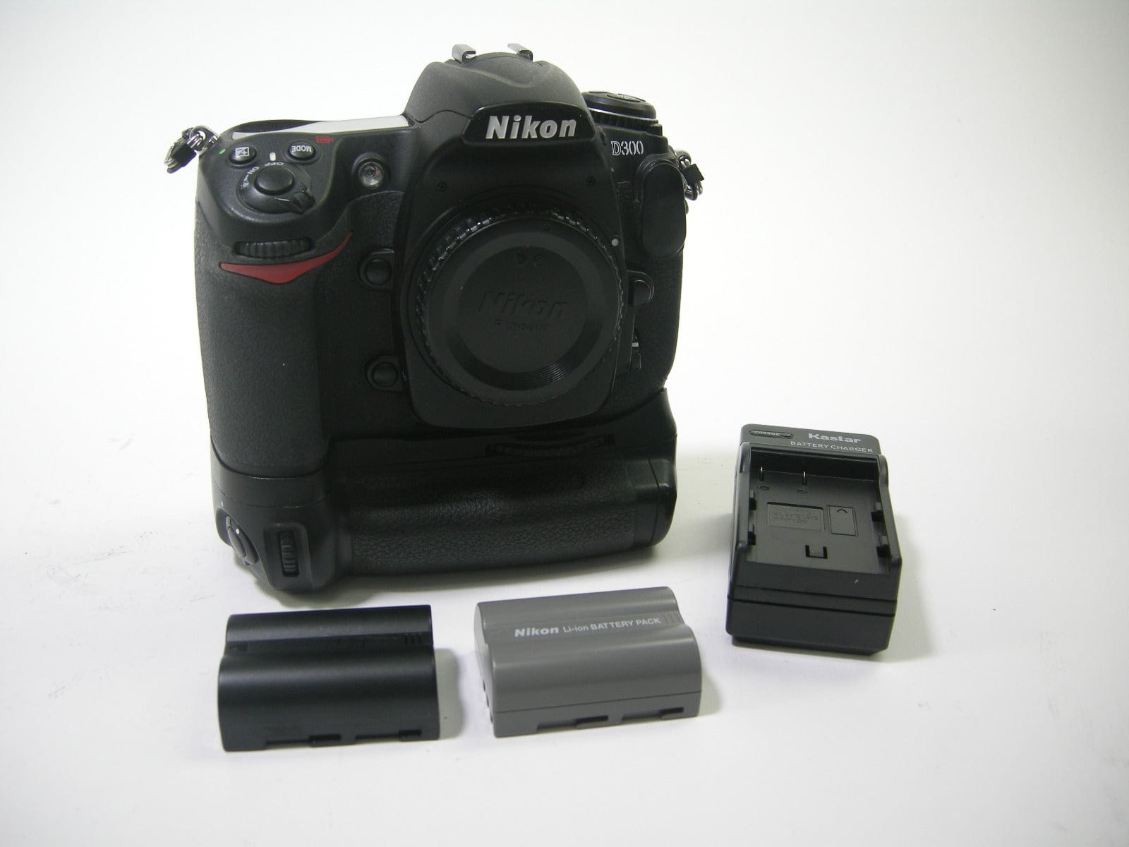 Nikon D300 12.3mp Digital SLR Body Only S/C 4415 plus MB-D10 Grip – Camera  Exchange