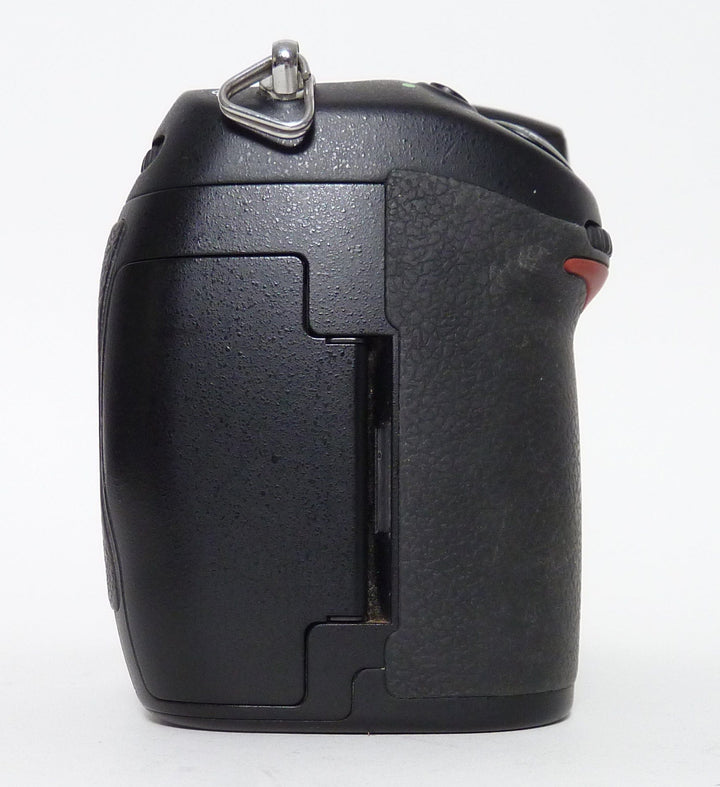 Nikon D300 with 18-135mm Lens  - Shutter Count 78113 Digital Cameras - Digital SLR Cameras Nikon US2754165