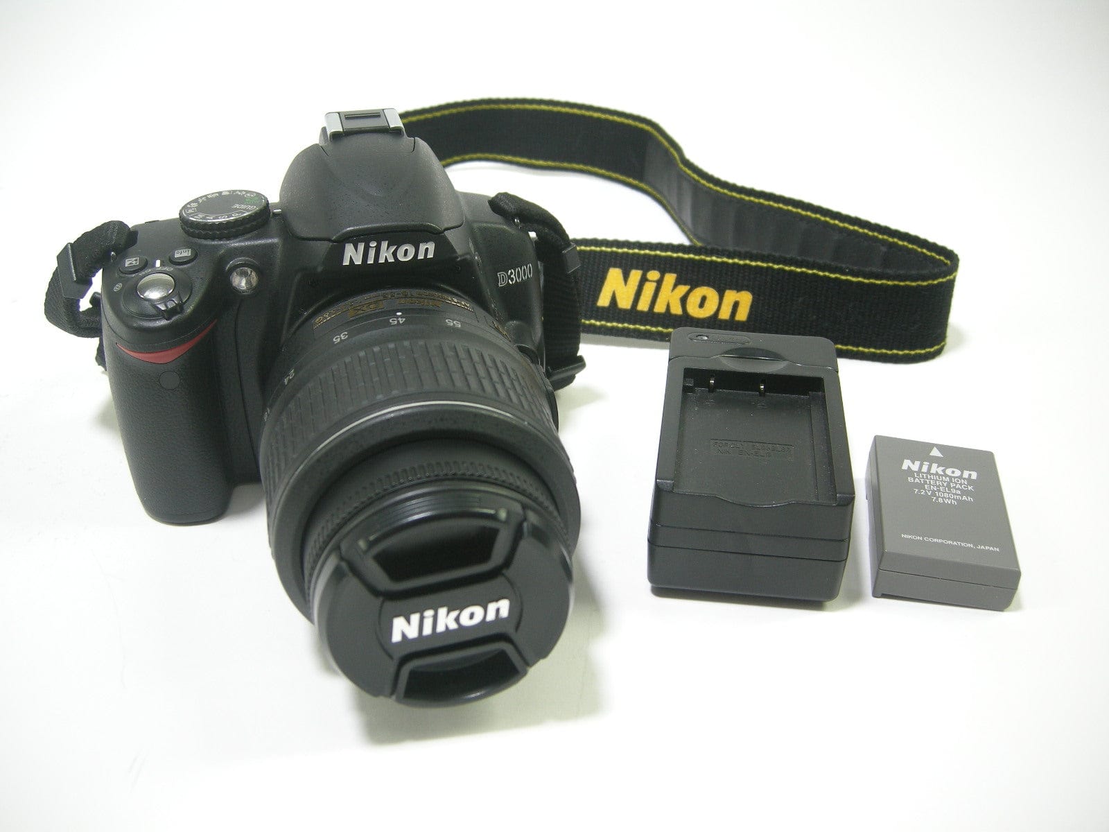 Nikon D3000 10.2mp Digital SLR w/18-55mm f3.5-5.6G VR DX AF