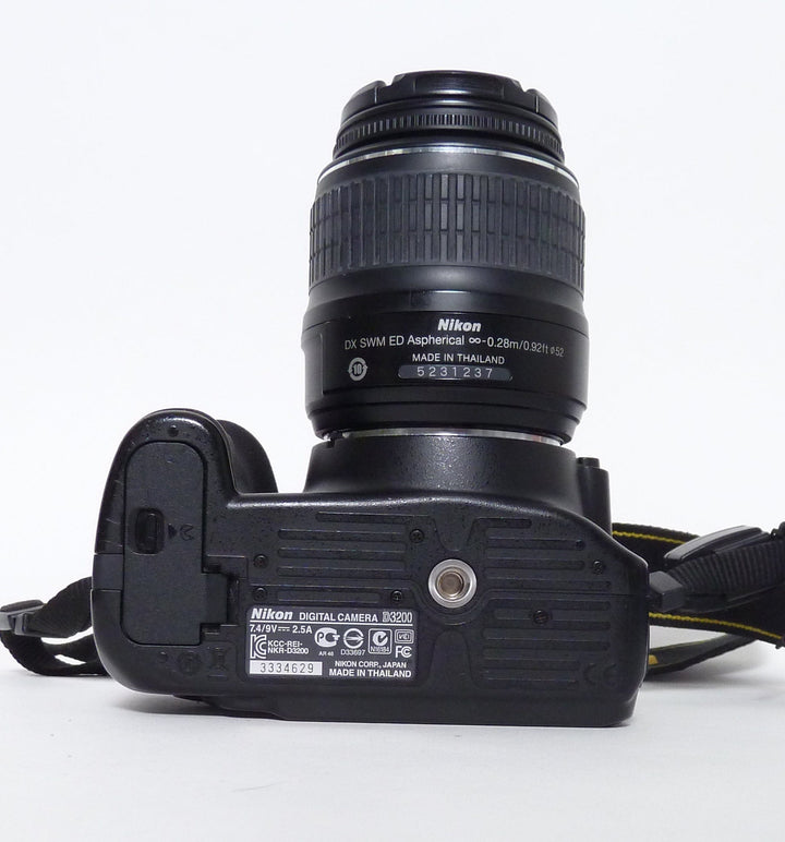 Nikon D3200 with 18-55mm Lens - Shutter Count 15282 Digital Cameras - Digital SLR Cameras Nikon 3334629