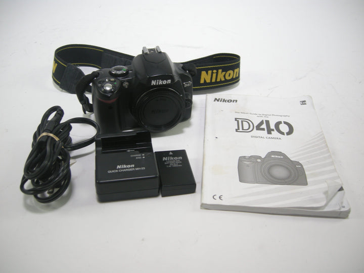 Nikon D40 6.1mp digital camera body only Shutter#14604 Digital Cameras - Digital SLR Cameras Nikon 3537353