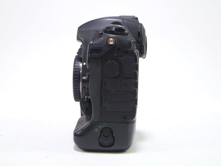 Nikon D5 DSLR Body w/ 2 Batteries, MH-26 Dual Battery Charger Digital Cameras - Digital SLR Cameras Nikon 3002191