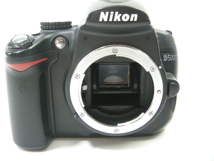 Nikon D5000 12.3mp Digital Camera w/AF-S 18-55mm f3.5-5.6 G VR DX Digital Cameras - Digital SLR Cameras Nikon 34397196