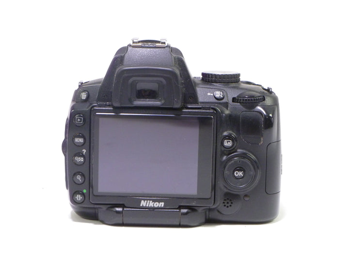 Nikon D5000 DSLR with 18-55mm  f/3.5-5.6G VR DX AF-S Kit Digital Cameras - Digital SLR Cameras Nikon 3331211