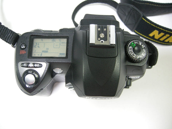 Nikon D70 6.1mp Digital Camera Body only Shutter #9572 Digital Cameras - Digital SLR Cameras Nikon 3302095