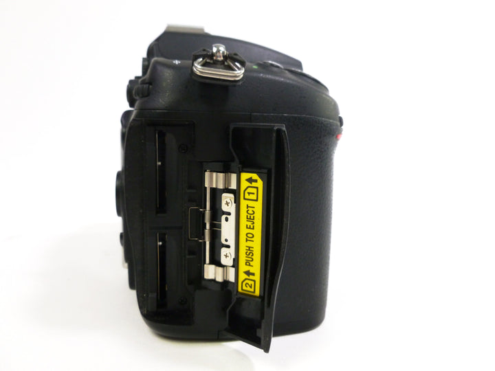 Nikon D7000 Digital SLR Body Shutter Count - 21,141 Digital Cameras - Digital SLR Cameras Nikon 3254961