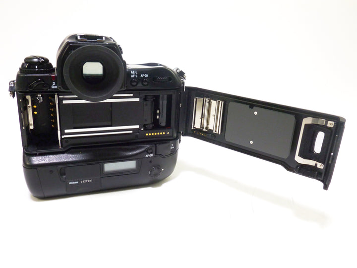 Nikon F5 Camera Body with Really Right Stuff QR Plate 35mm Film Cameras - 35mm SLR Cameras Nikon 3122221