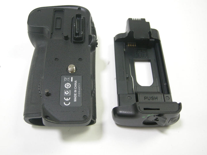 Nikon MB-D11 Battery Grip for D7000 Grips, Brackets and Winders Nikon 2086851