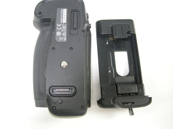 Nikon MB-D17 Battery Grip Grips, Brackets and Winders Nikon 3008757