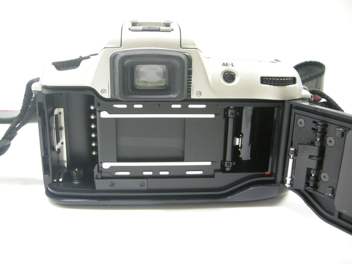 Nikon N60 35mm SLR camera w/Nikkor AF 28-80mm f3.5-5.6D 35mm Film Cameras - 35mm SLR Cameras Nikon 2763692