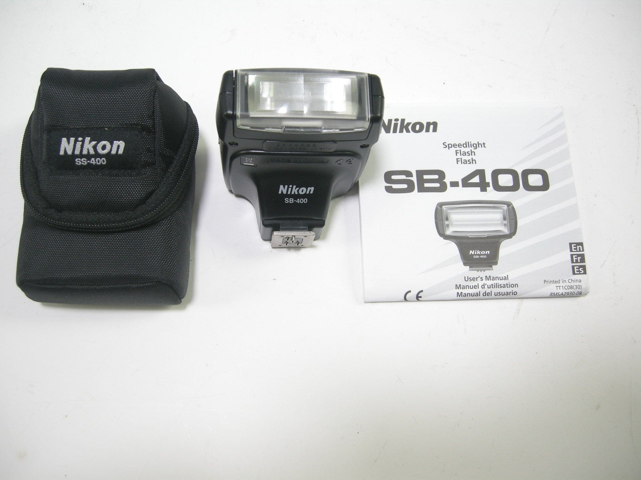 Nikon SB-400 Speedlight Flash outlet w/case, manual