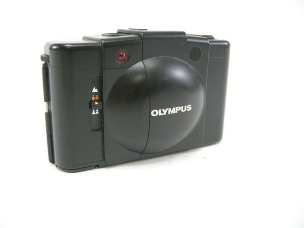 Olympus XA2 Point and Shoot (Parts only) 35mm Film Cameras - 35mm Point and Shoot Cameras Olympus 080110211