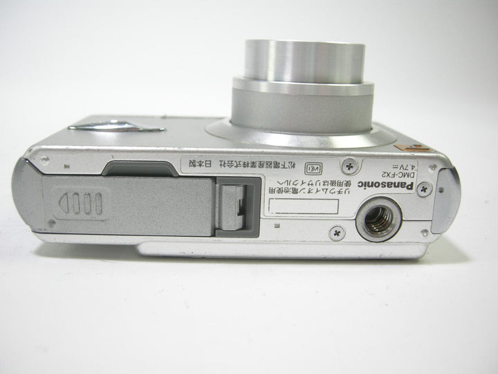 Panasonic DMC-FX2 Lumix 4.0mp Digital Camera Digital Cameras - Digital Point and Shoot Cameras Panasonic ER4JB008494