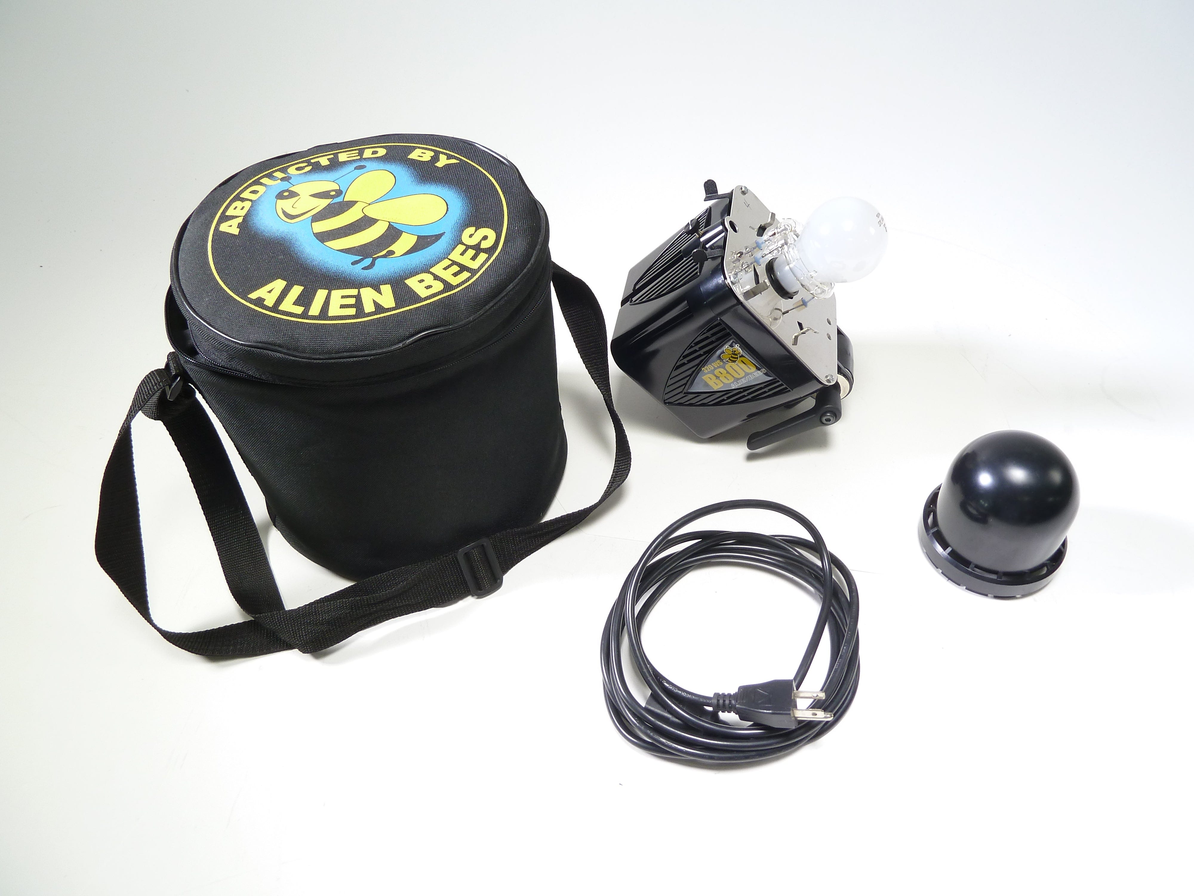 Paul C Buff Alien Bee B800 with Case – Camera Exchange