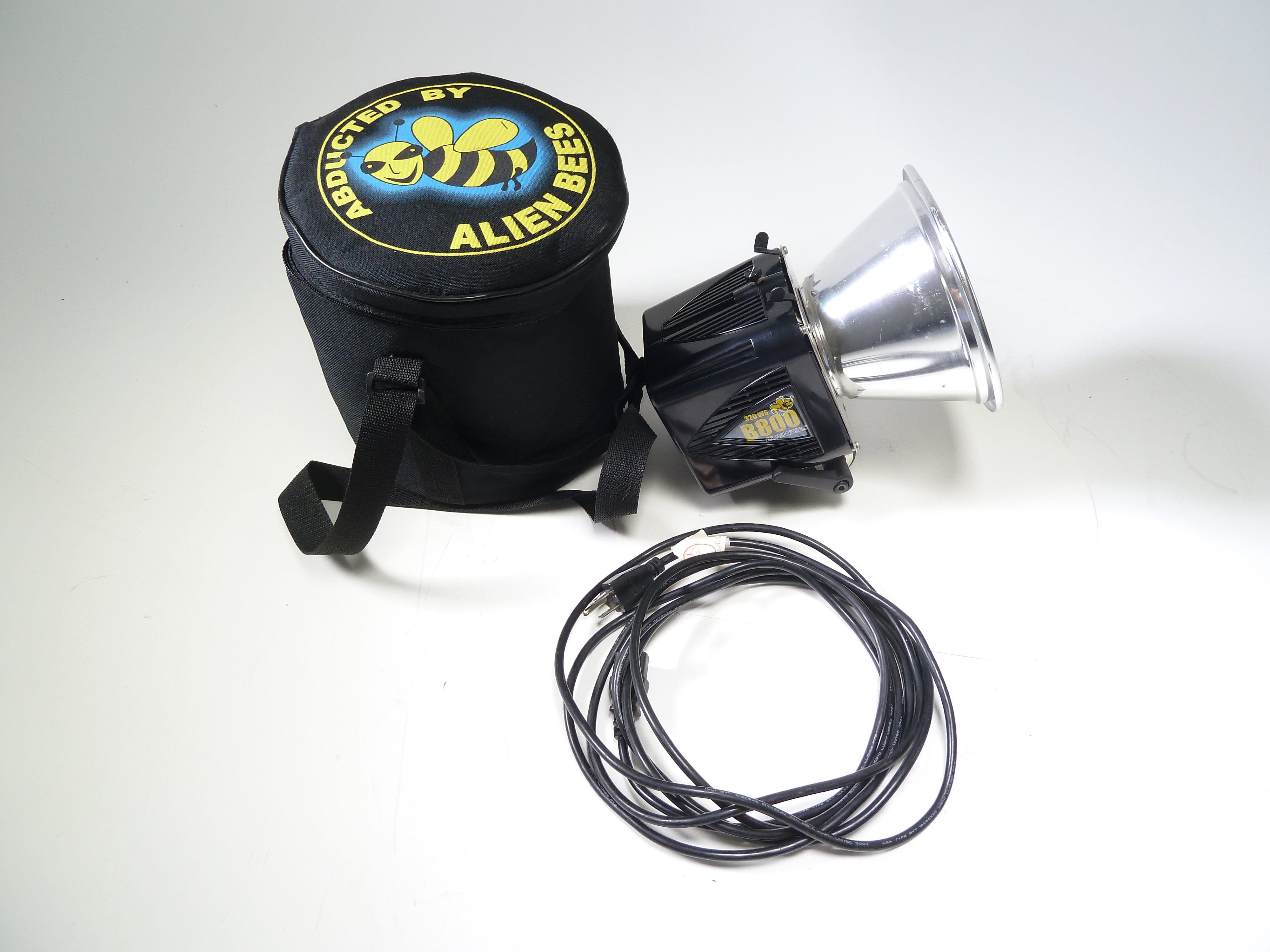 Paul C Buff Alien Bee B800 with Case – Camera Exchange