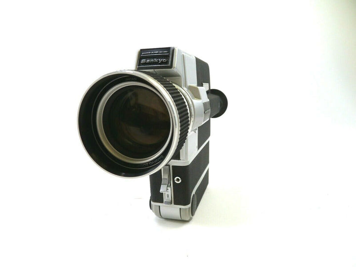 Caméra super 8 Sankyo Super CM660, pour pièces ou déco. - Label Emmaüs Caméra super 8 Sankyo Super CM660, pour pièces ou déco. - Label Emmaüs