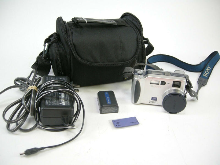 Sony Cyber-shot DSC-S70 3.1MP Digital Camera - Silver Digital Cameras - Digital Point and Shoot Cameras Sony 523102007