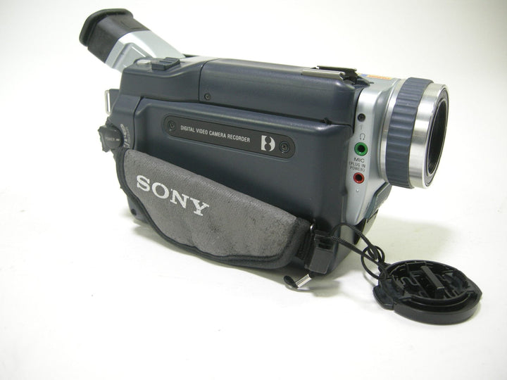 Sony DCR-TRV330 Digital 8 Camcorder Video Equipment - Camcorders Sony 138569