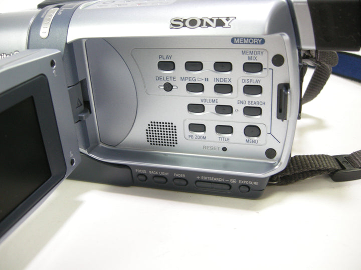 Sony DCR-TRV340 Digital 8 Camcorder Video Equipment - Camcorders Sony 1361453