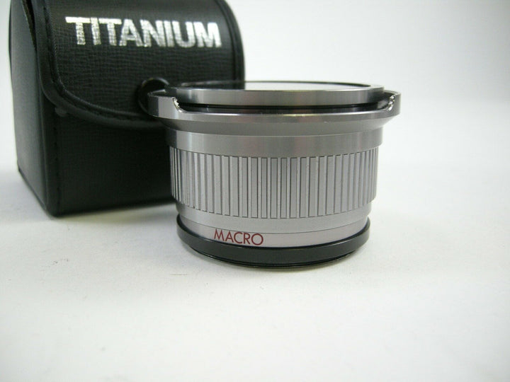 Titanium Super Wide Macro Lens S7/52mm Screw Mt. Lens Adapters and Extenders Titanium 52331514