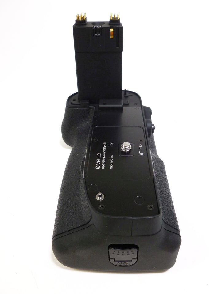 Vello BG-C9 Battery Grip for Canon 5D Mark III Grips, Brackets and Winders Vello BGC9BT1213